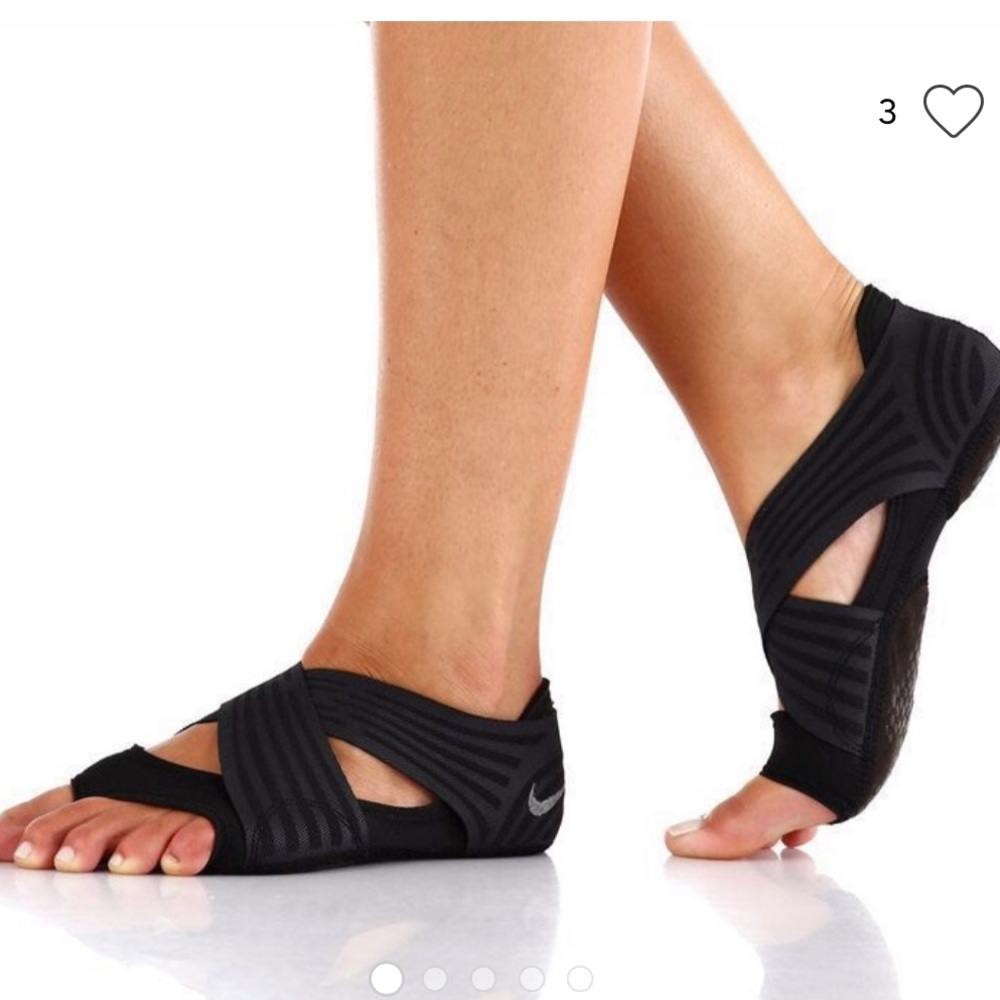 Nike. Never worn. Studio wrap Yoga/dance/indoor